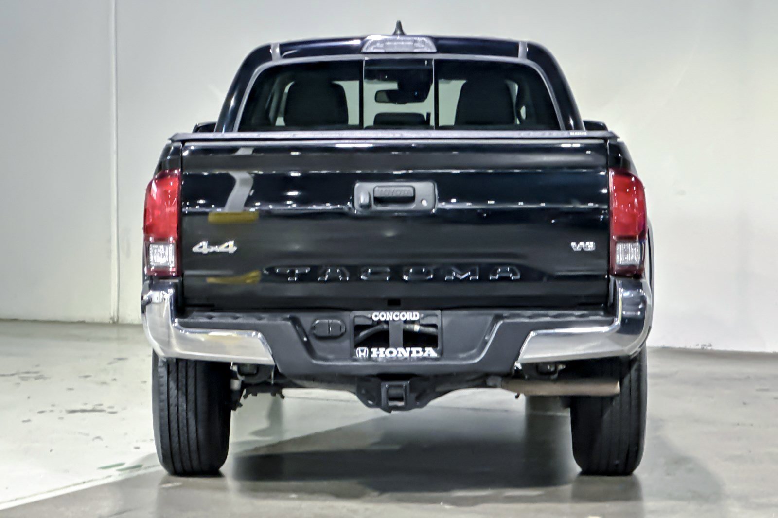 Used 2021 Toyota Tacoma SR5 AWD/4WD image 9