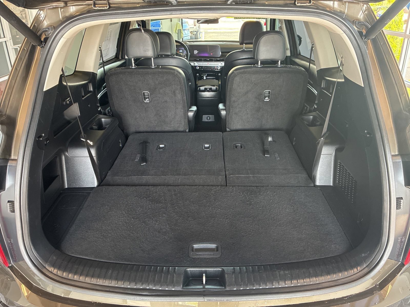 Used 2025 Kia Telluride S FWD image 13