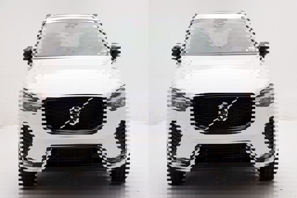 Used 2025 Volvo XC60 B5 Core image 5