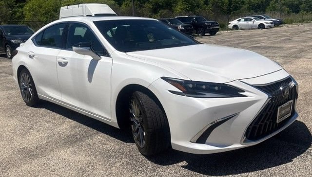 Used 2025 Lexus ES 300h Ultra Luxury w/ Accessory Package (Z2) FWD image 4