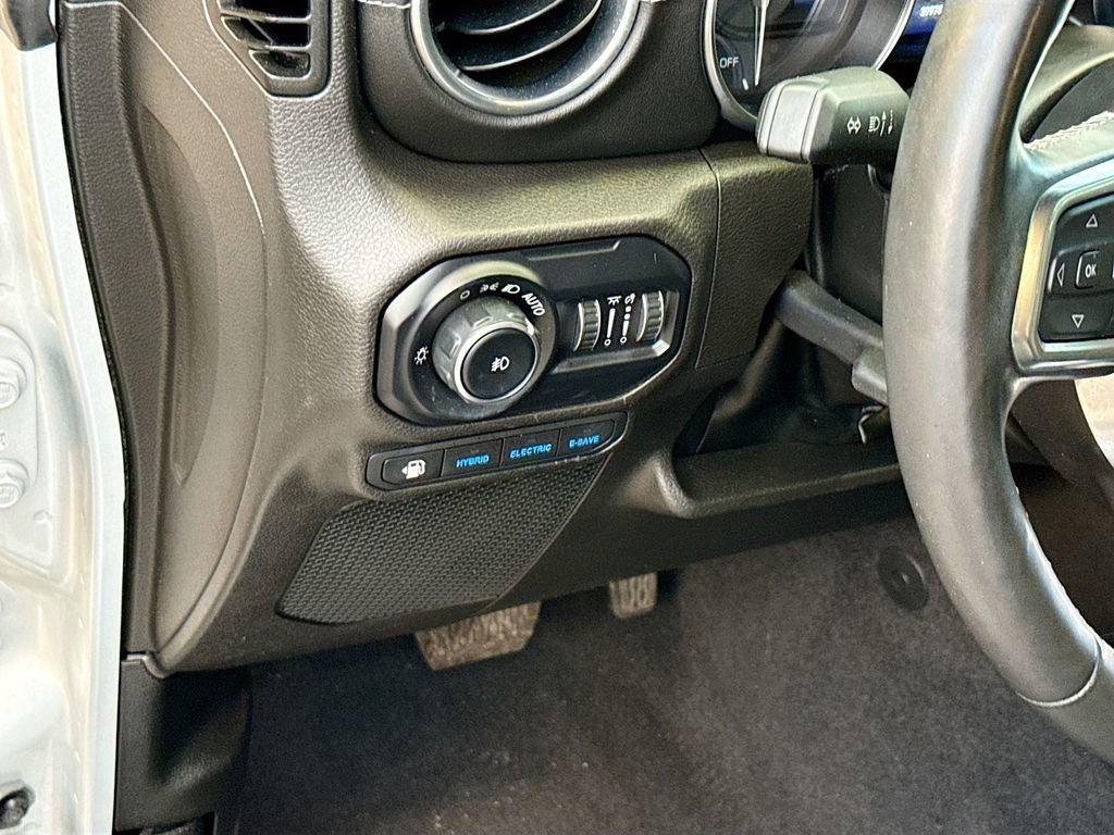 Used 2022 Jeep Wrangler Unlimited Sahara w/ Cold Weather Group image 11