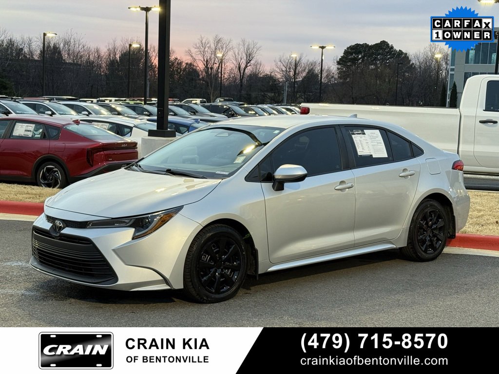 Used 2023 Toyota Corolla LE image 3