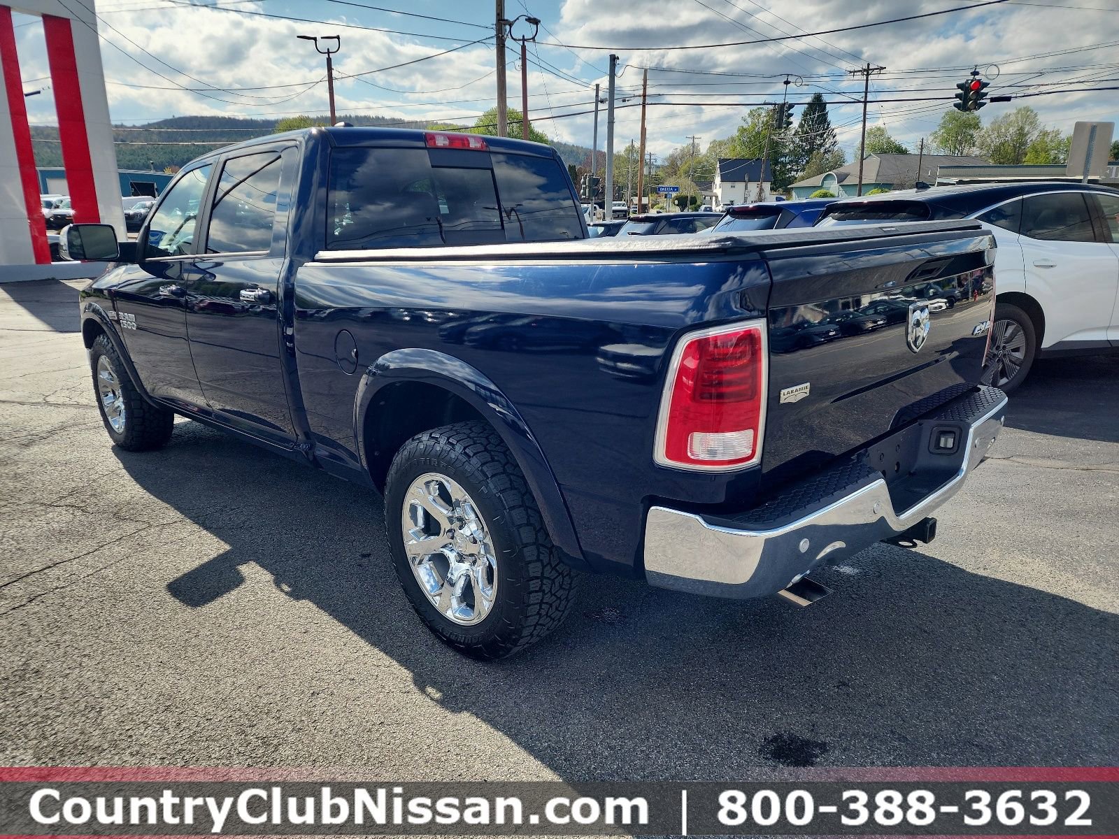 Used 2017 RAM 1500 Laramie AWD/4WD image 6