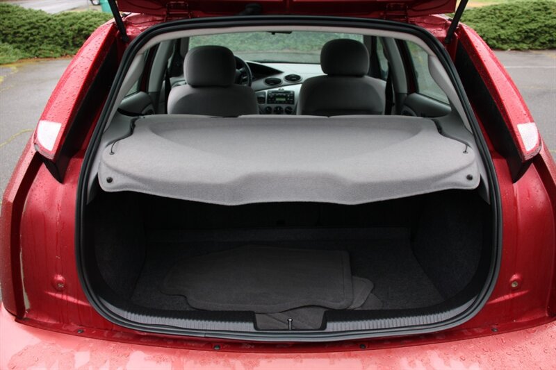 Used 2004 Ford Focus ZX5 Hatchback FWD image 16