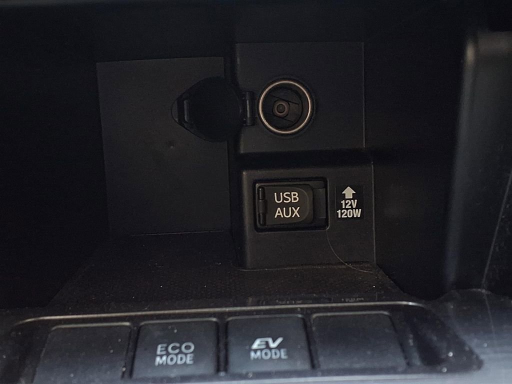 Used 2013 Toyota Camry LE image 9