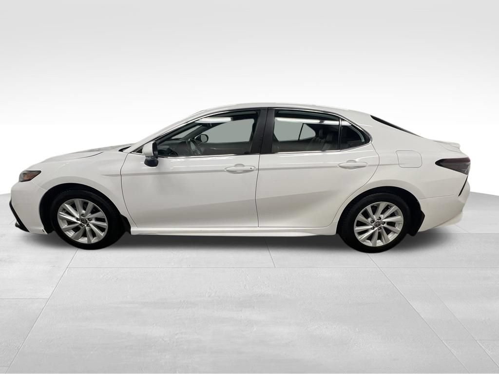Used 2024 Toyota Camry SE FWD image 7