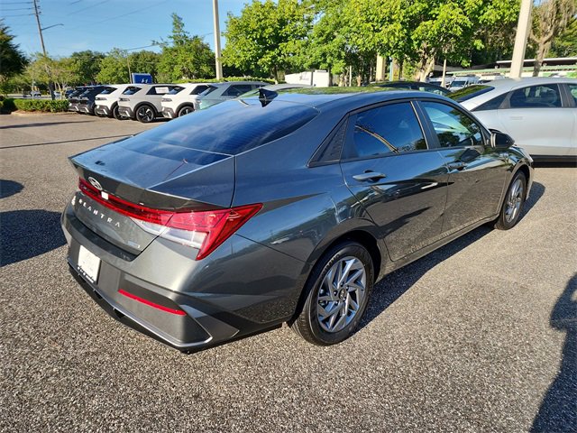 New 2025 Hyundai Elantra Blue image 3