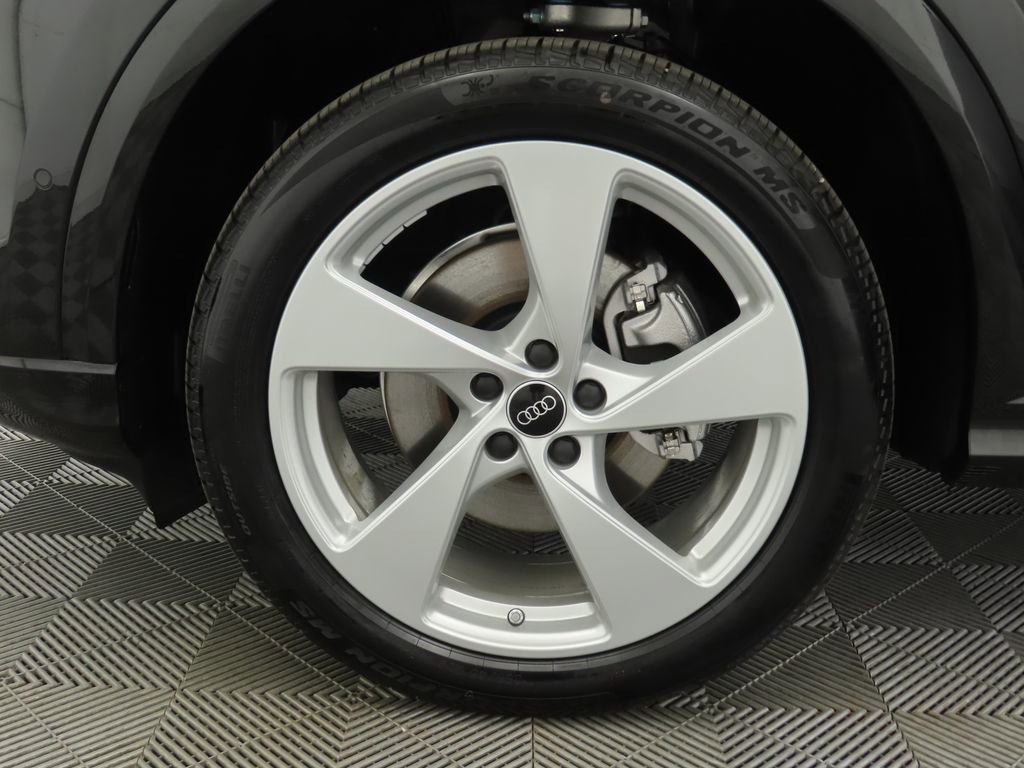 Used 2025 Audi Q5 Premium Plus w/ Premium Plus image 32
