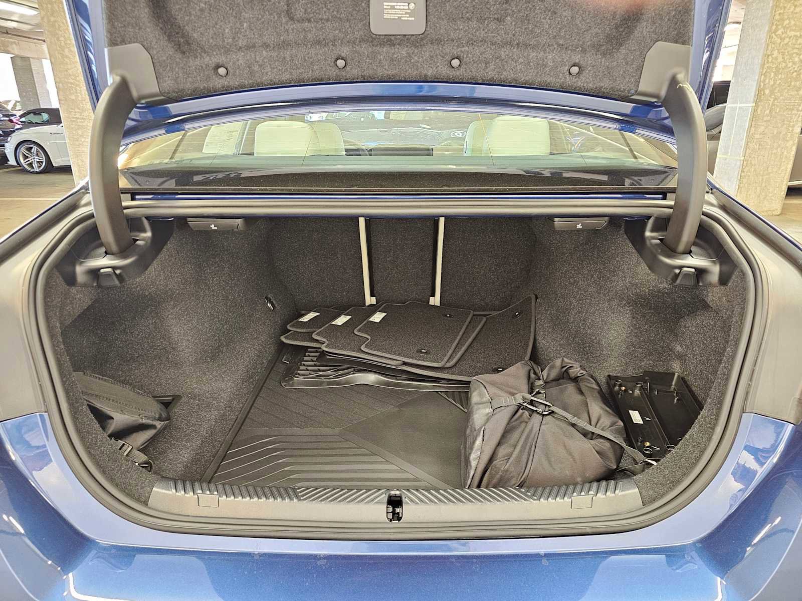 New 2026 BMW 550e xDrive w/ Premium Package image 28