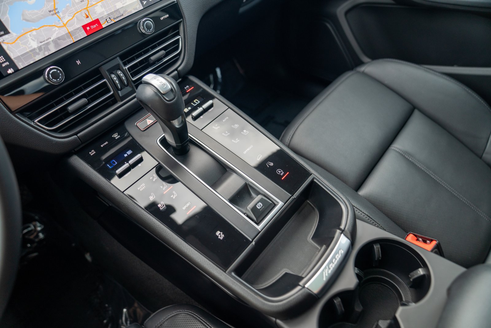 Certified 2023 Porsche Macan Turbo AWD/4WD image 20