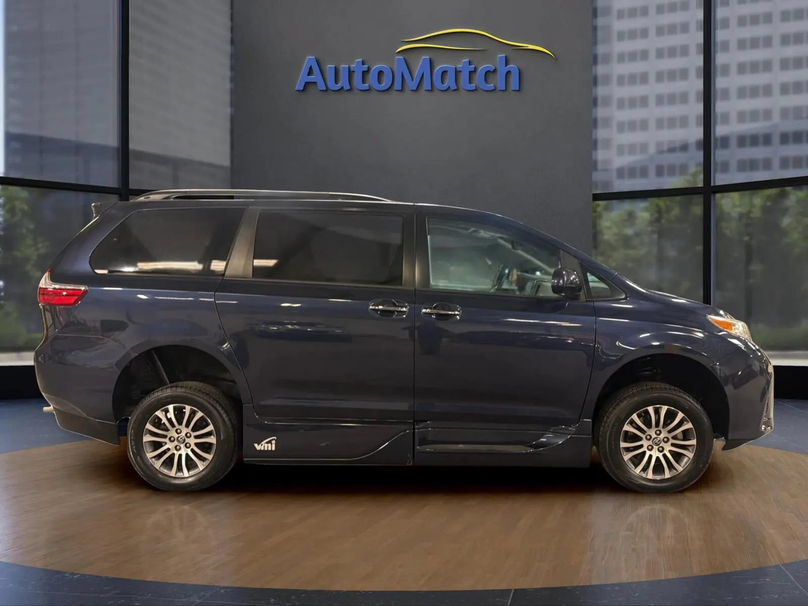 Used 2019 Toyota Sienna XLE FWD image 12