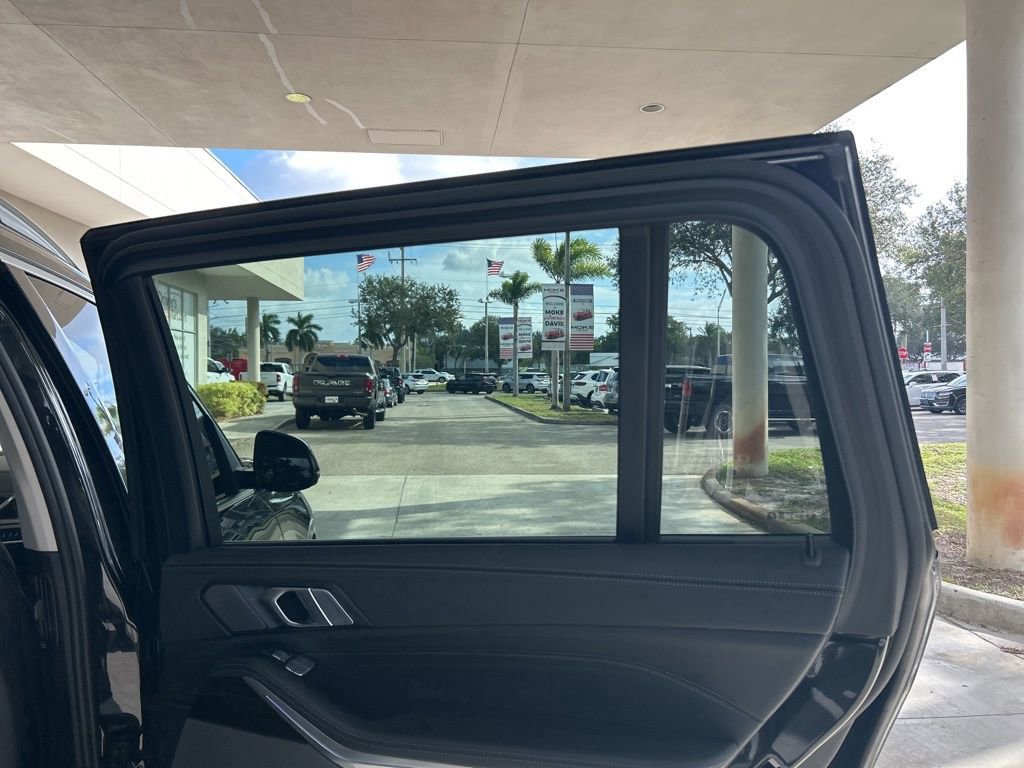 Used 2025 BMW X7 xDrive40i image 37