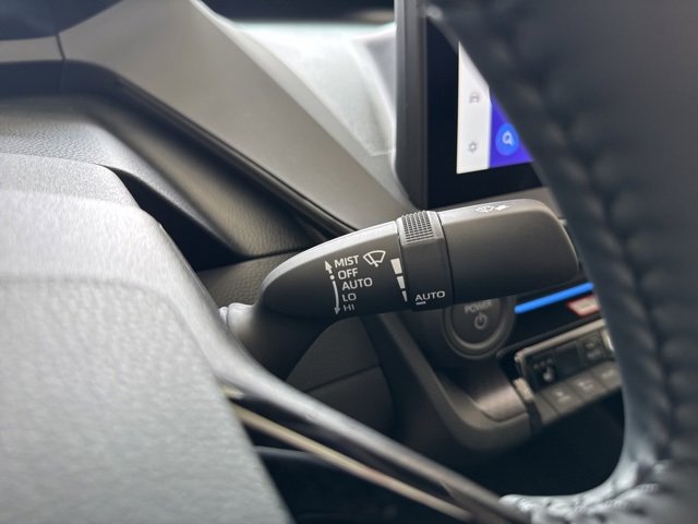 Used 2025 Toyota Prius LE image 32