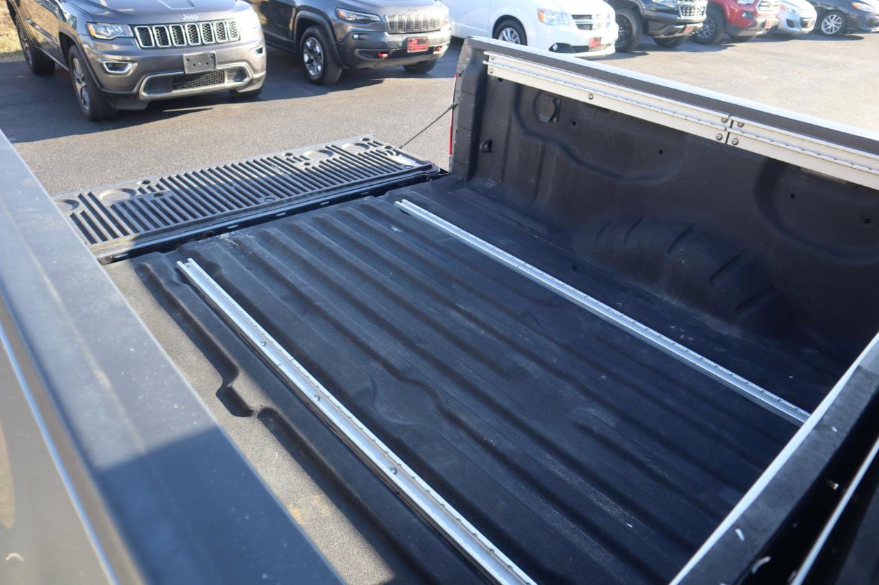 Used 2021 Nissan Titan SV w/ SV Convenience Package AWD/4WD image 34