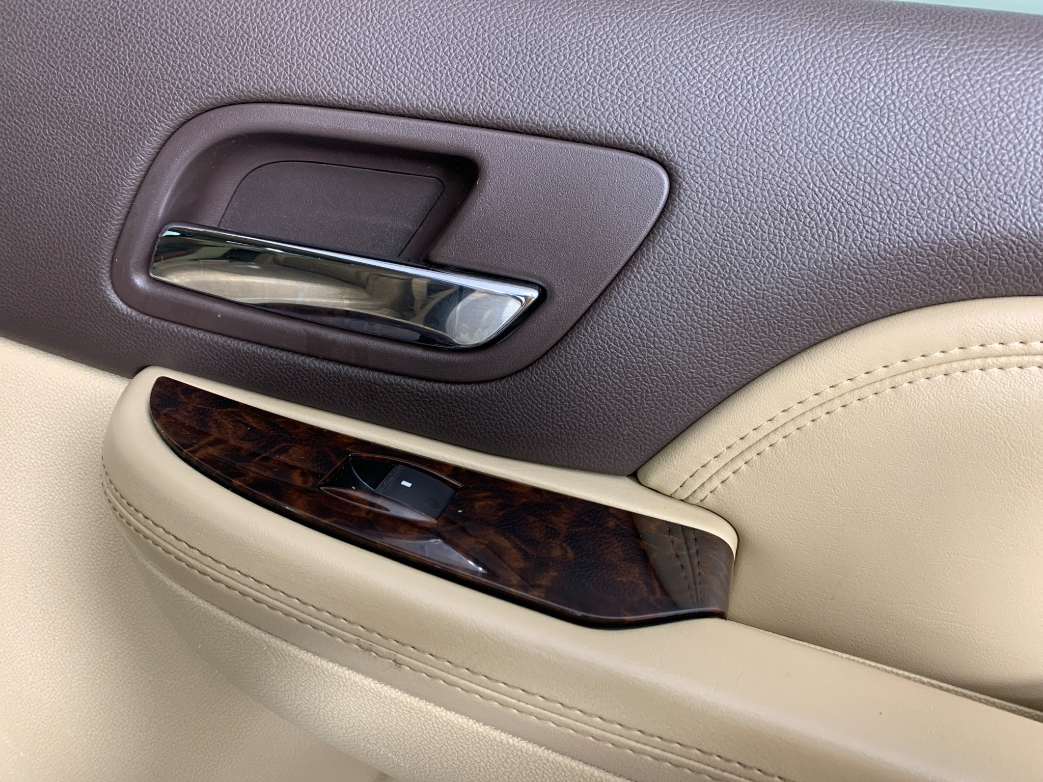 Used 2014 GMC Yukon Denali RWD image 35