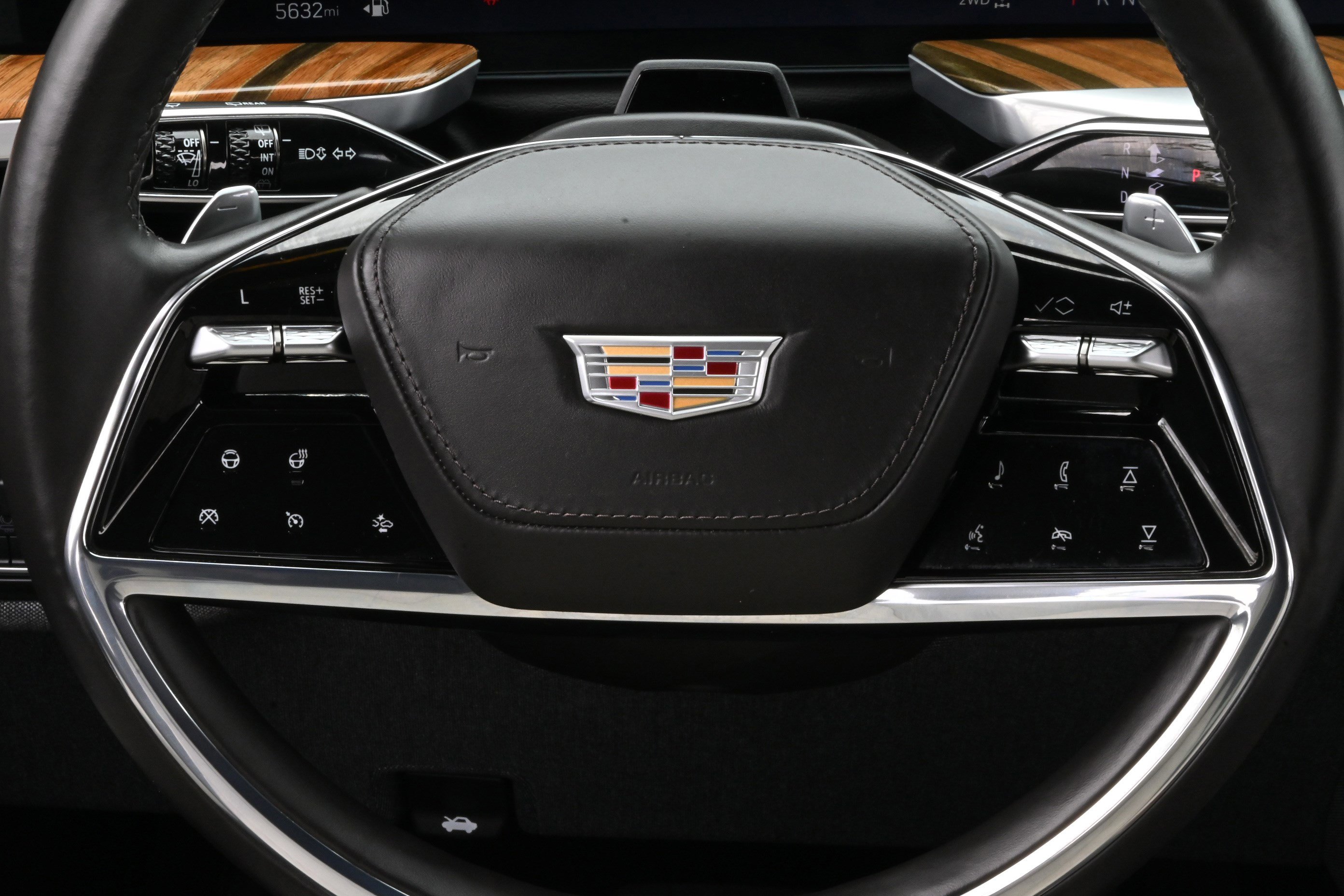 Used 2025 Cadillac Escalade ESV Premium Luxury Platinum AWD/4WD image 35