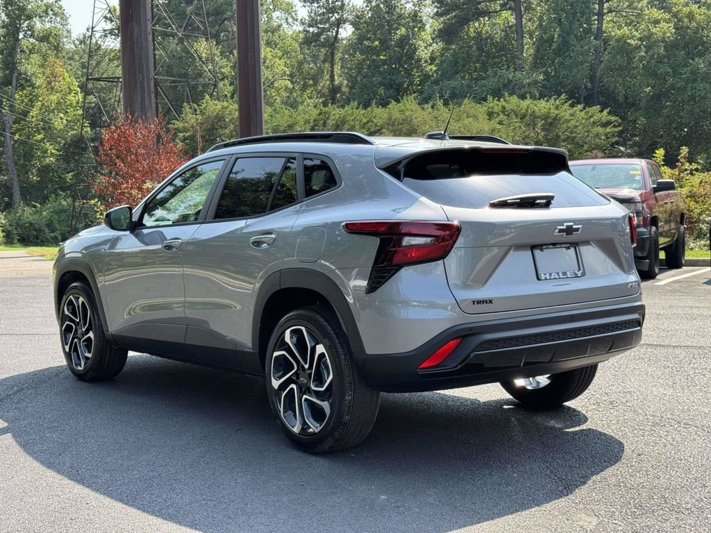 New 2026 Chevrolet Trax RS w/ Sunroof Package FWD image 24
