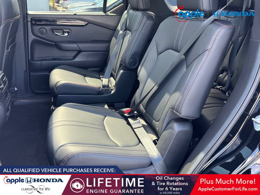 Used 2025 Honda Pilot TrailSport image 19