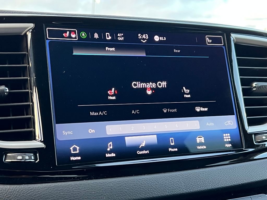 Used 2024 Chrysler Pacifica Touring-L image 23