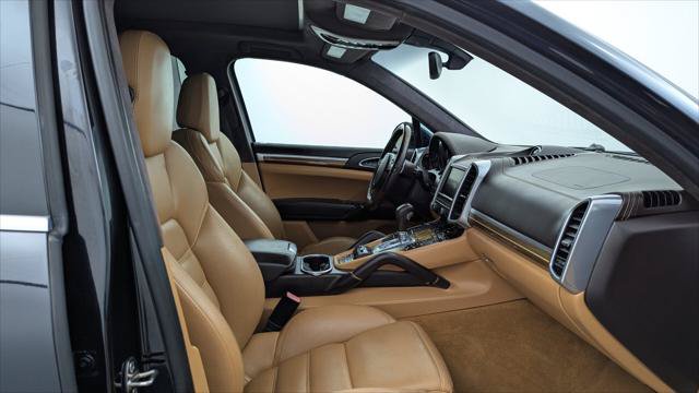 Used 2014 Porsche Cayenne Turbo AWD/4WD image 21