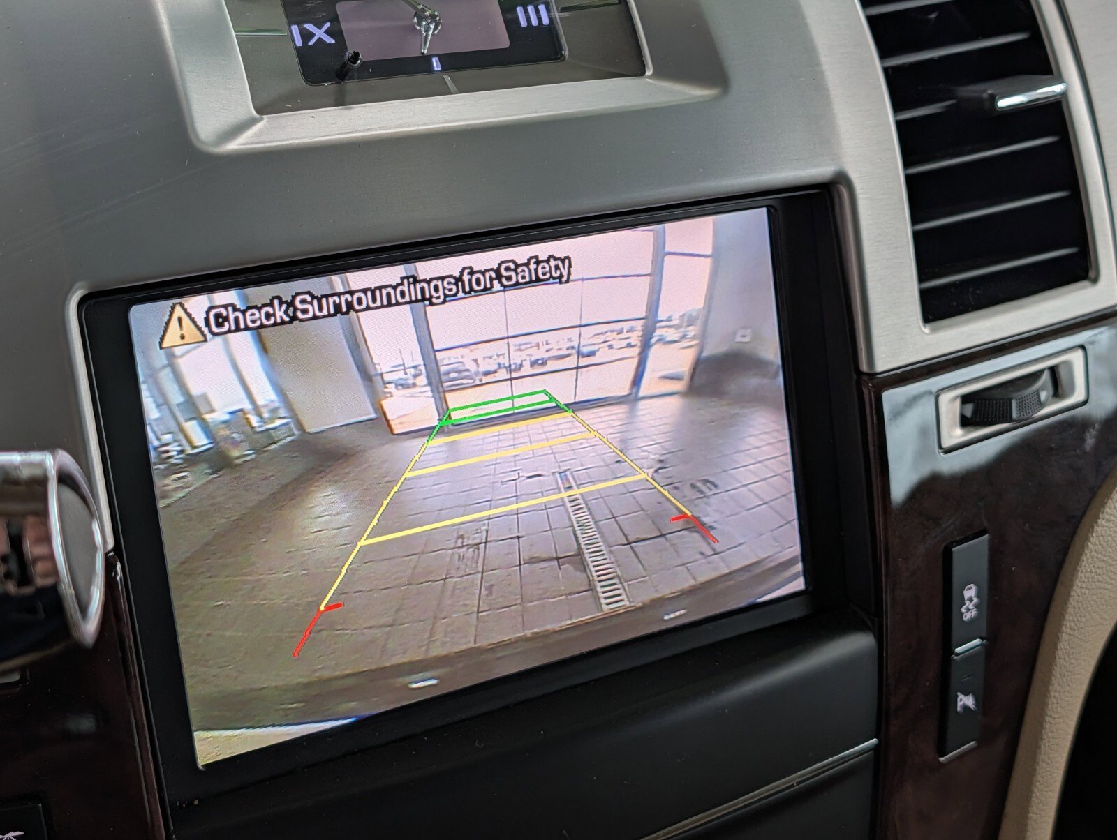 Used 2013 Cadillac Escalade Luxury AWD/4WD image 23