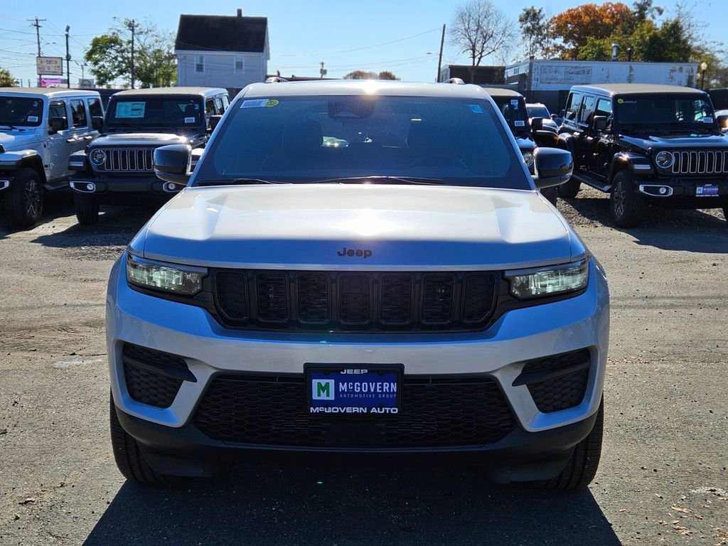 New 2025 Jeep Grand Cherokee Altitude image 8