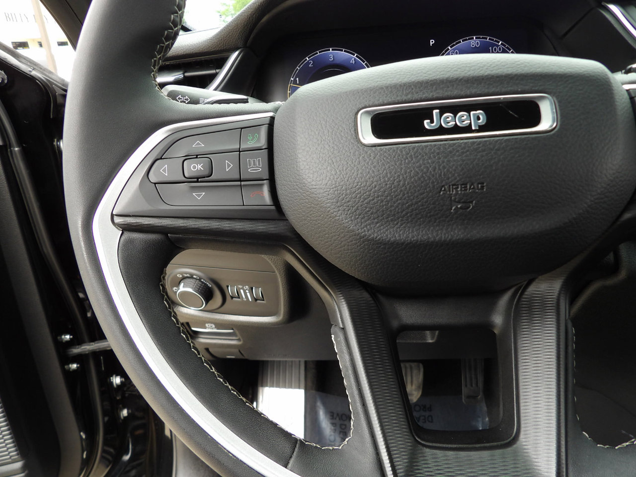 Used 2023 Jeep Grand Cherokee L Laredo image 24