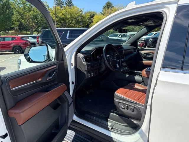 Used 2024 GMC Yukon XL Denali Ultimate AWD/4WD image 13