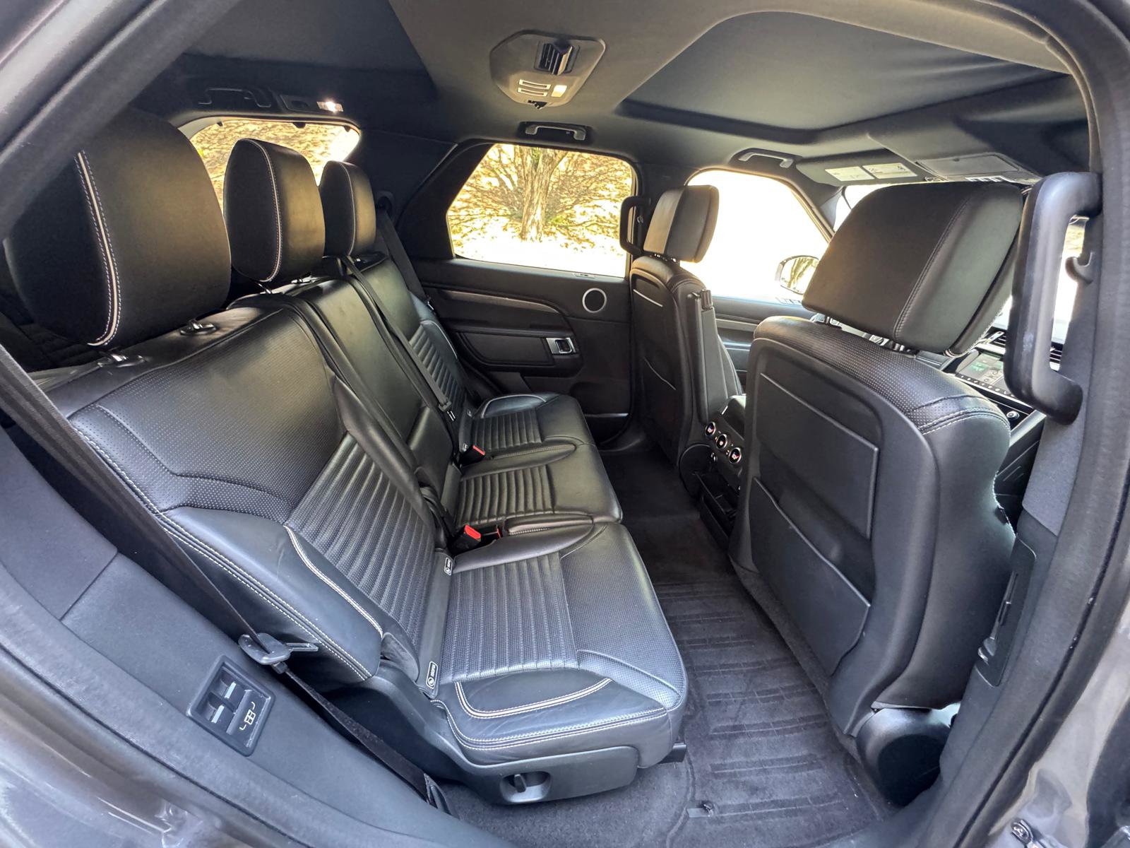 Used 2017 Land Rover Discovery HSE Luxury AWD/4WD image 30