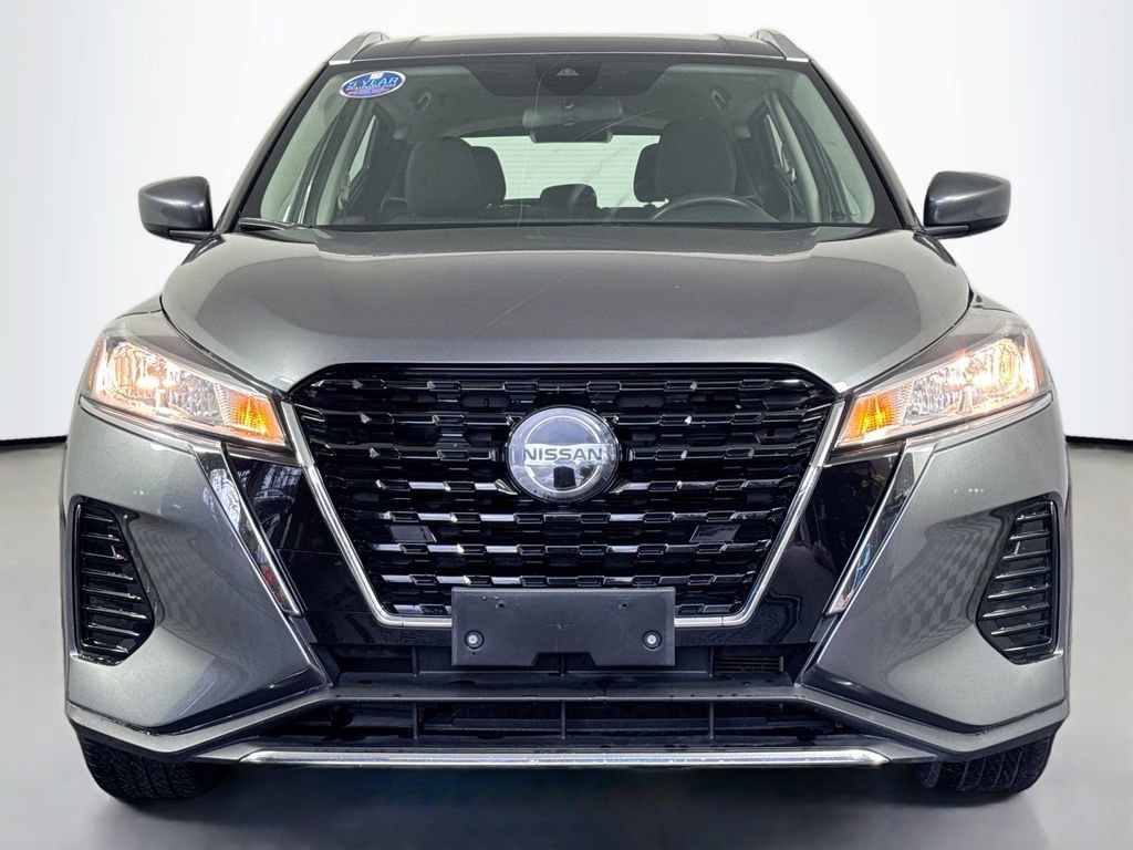 Used 2021 Nissan Kicks SV image 2