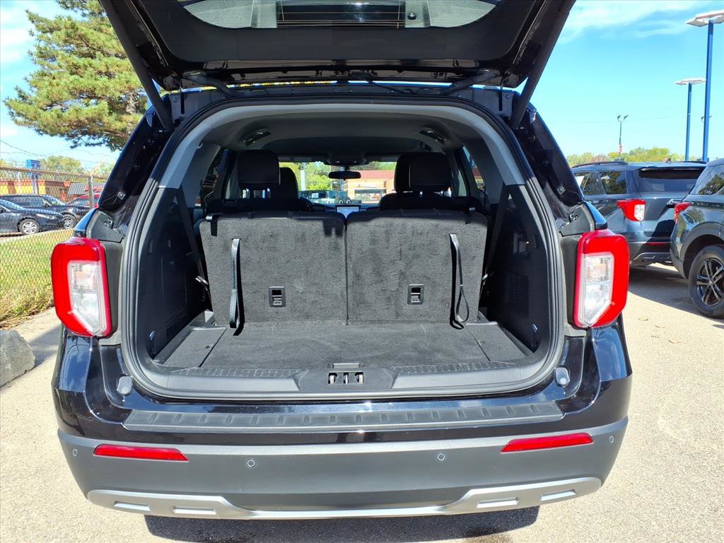 Used 2023 Ford Explorer XLT w/ Equipment Group 202A image 10