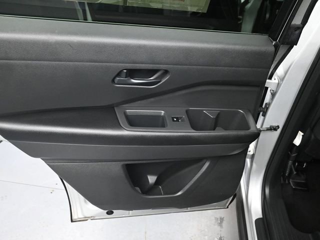 Used 2023 Nissan Pathfinder SV image 25