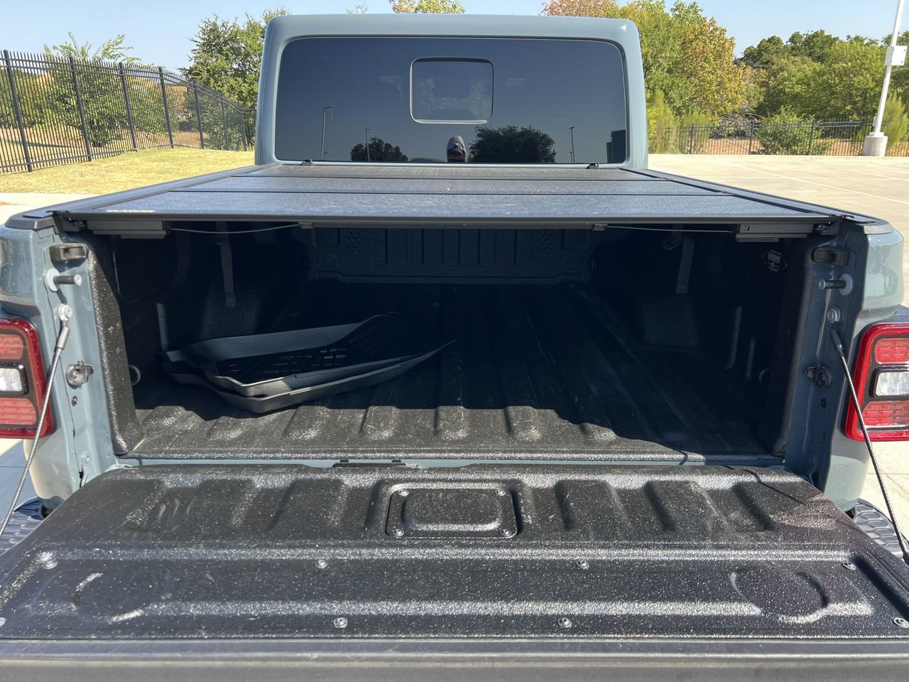 Used 2025 Jeep Gladiator Mojave AWD/4WD image 9