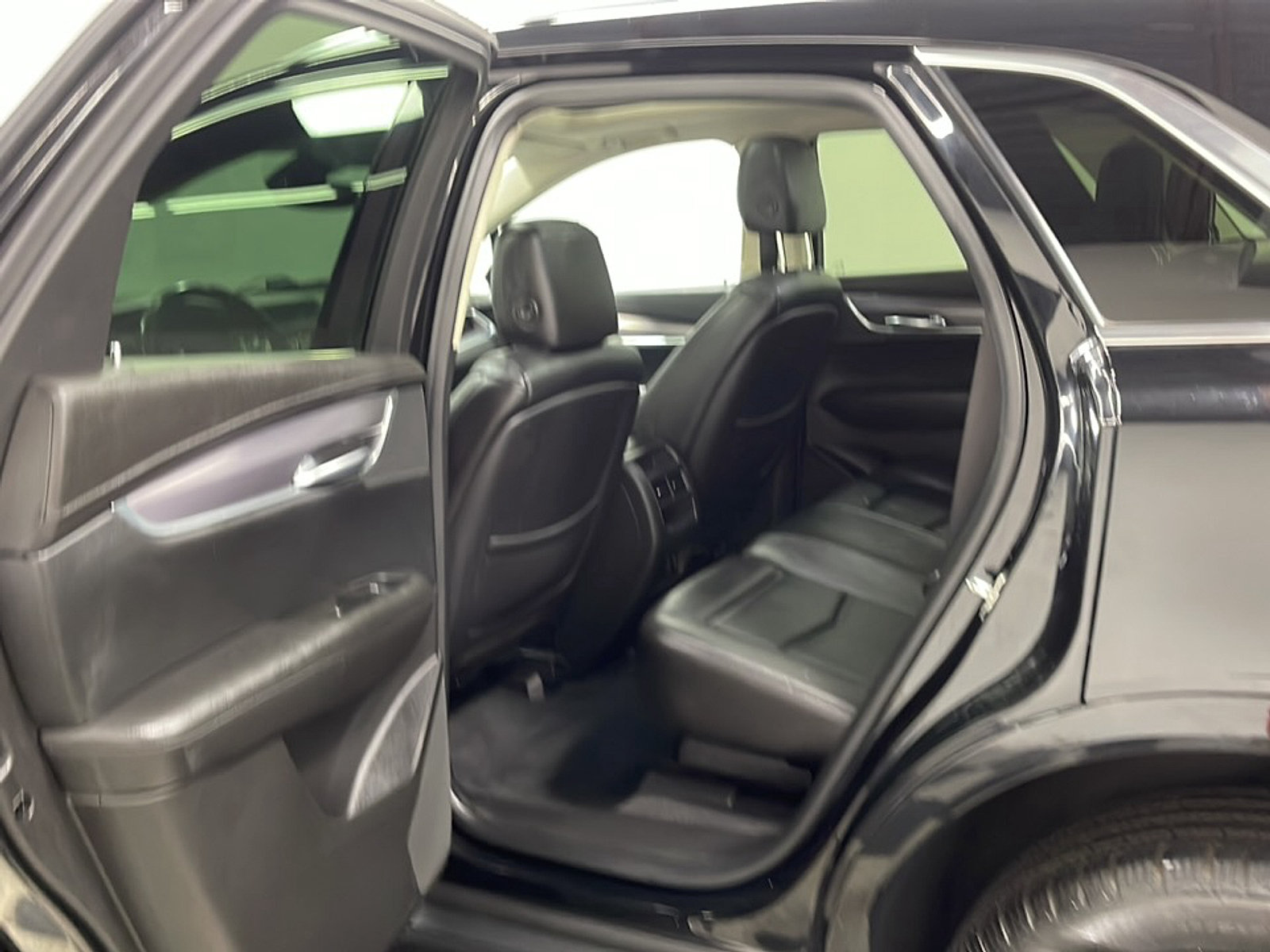 Used 2018 Cadillac XT5 Luxury w/ Driver Awareness Package FWD image 15