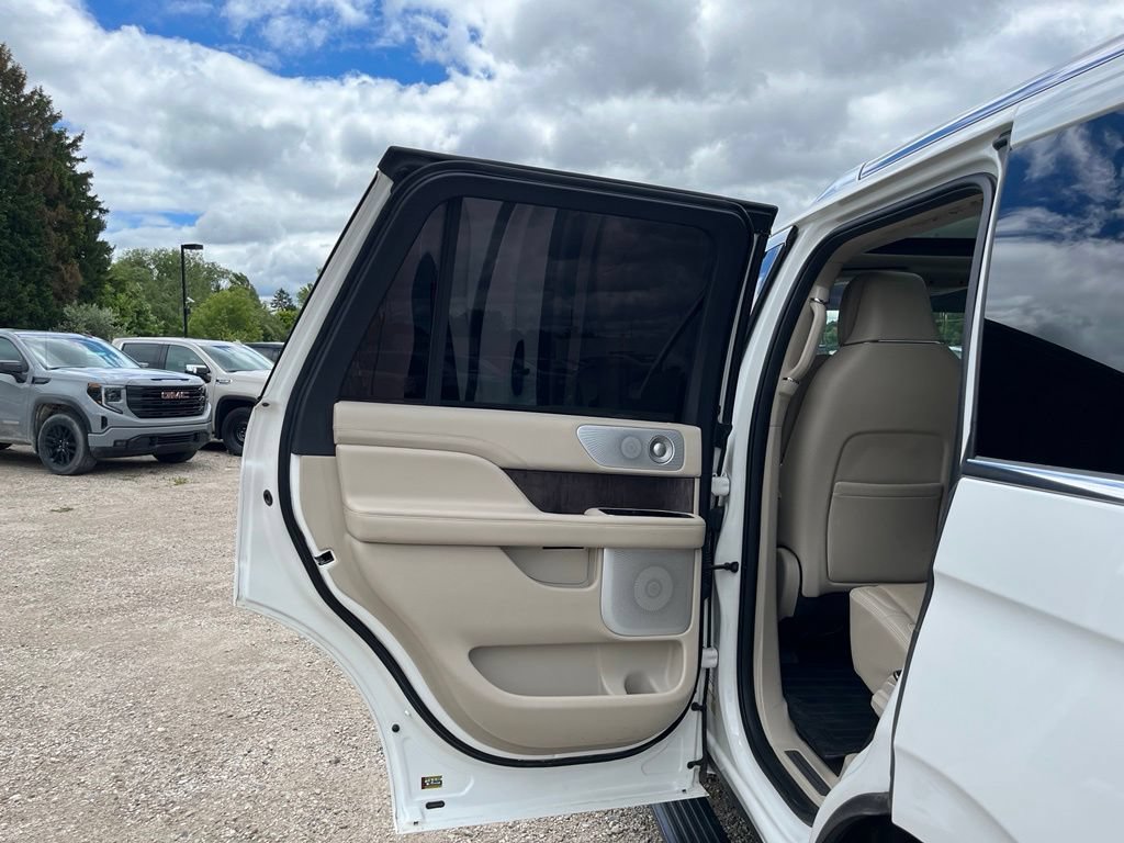 Used 2020 Lincoln Navigator Reserve w/ Luxury Package AWD/4WD image 28
