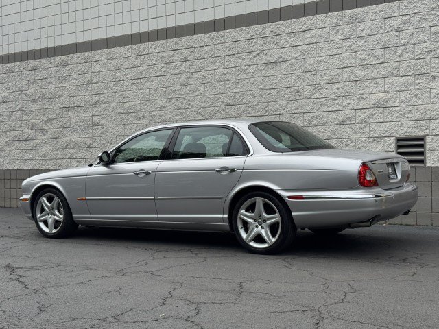 Used 2005 Jaguar XJ Vanden Plas Super V8 RWD image 2