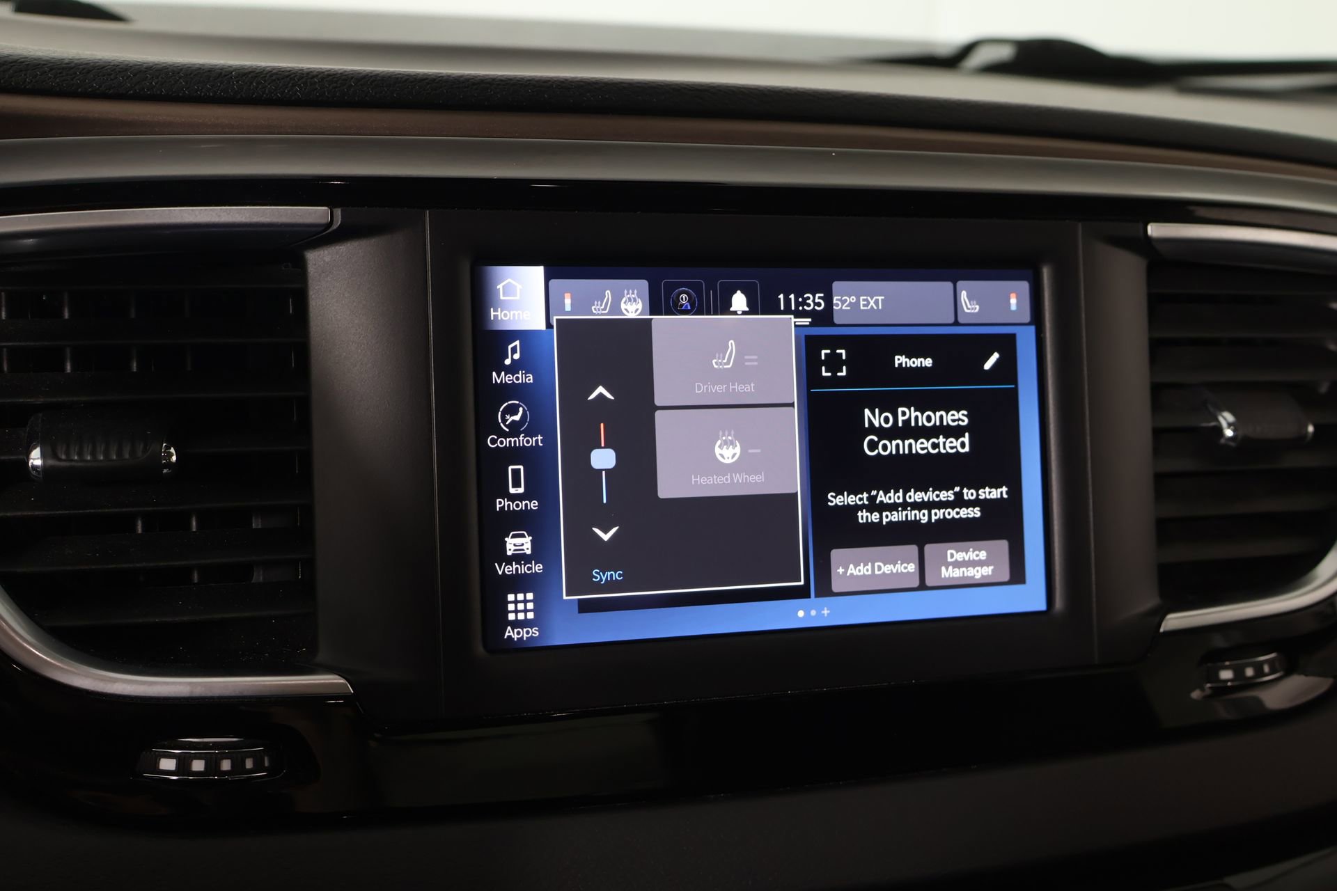Used 2023 Chrysler Voyager LX image 7