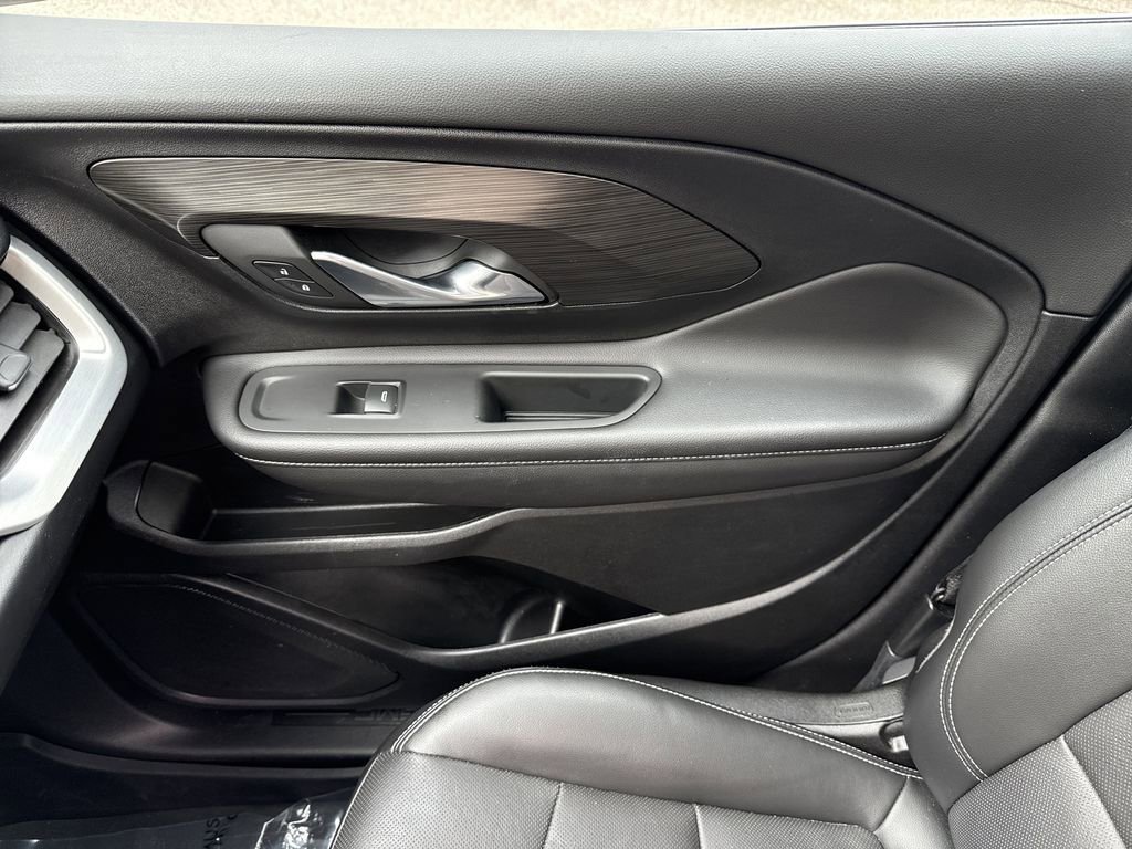 Used 2022 GMC Terrain SLT w/ Elevation Edition image 26