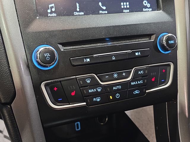 Used 2017 Ford Fusion SE w/ Fusion SE Technology Package FWD image 19