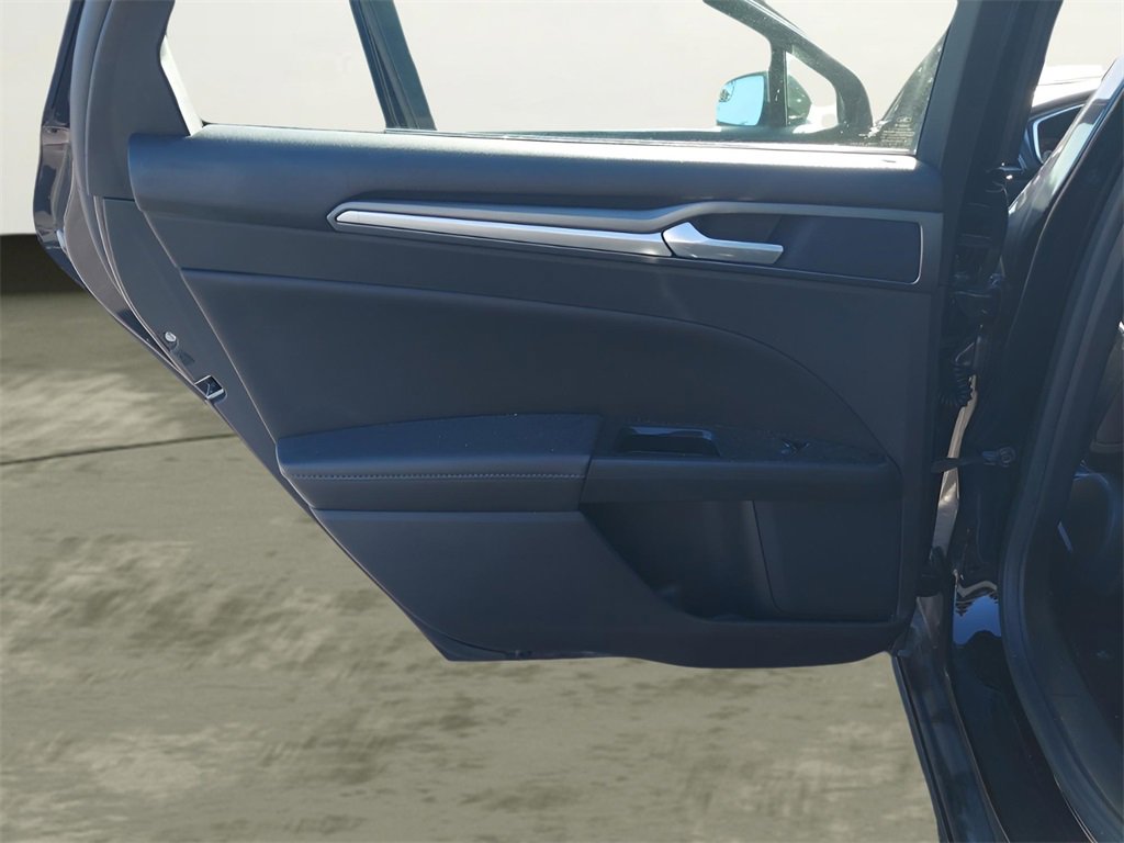 Used 2016 Ford Fusion Titanium image 22