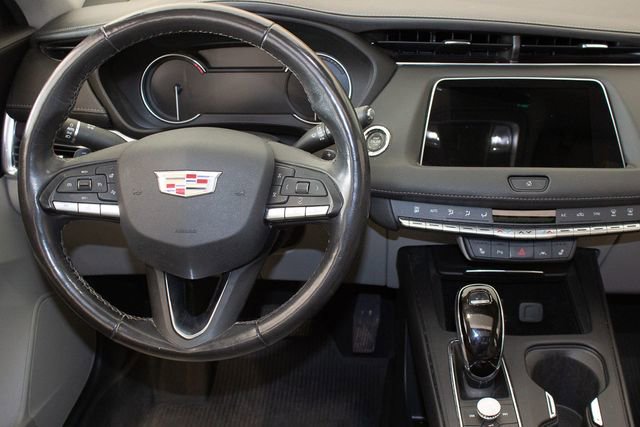 Used 2023 Cadillac XT4 Luxury w/ Cold Weather Package AWD/4WD image 16