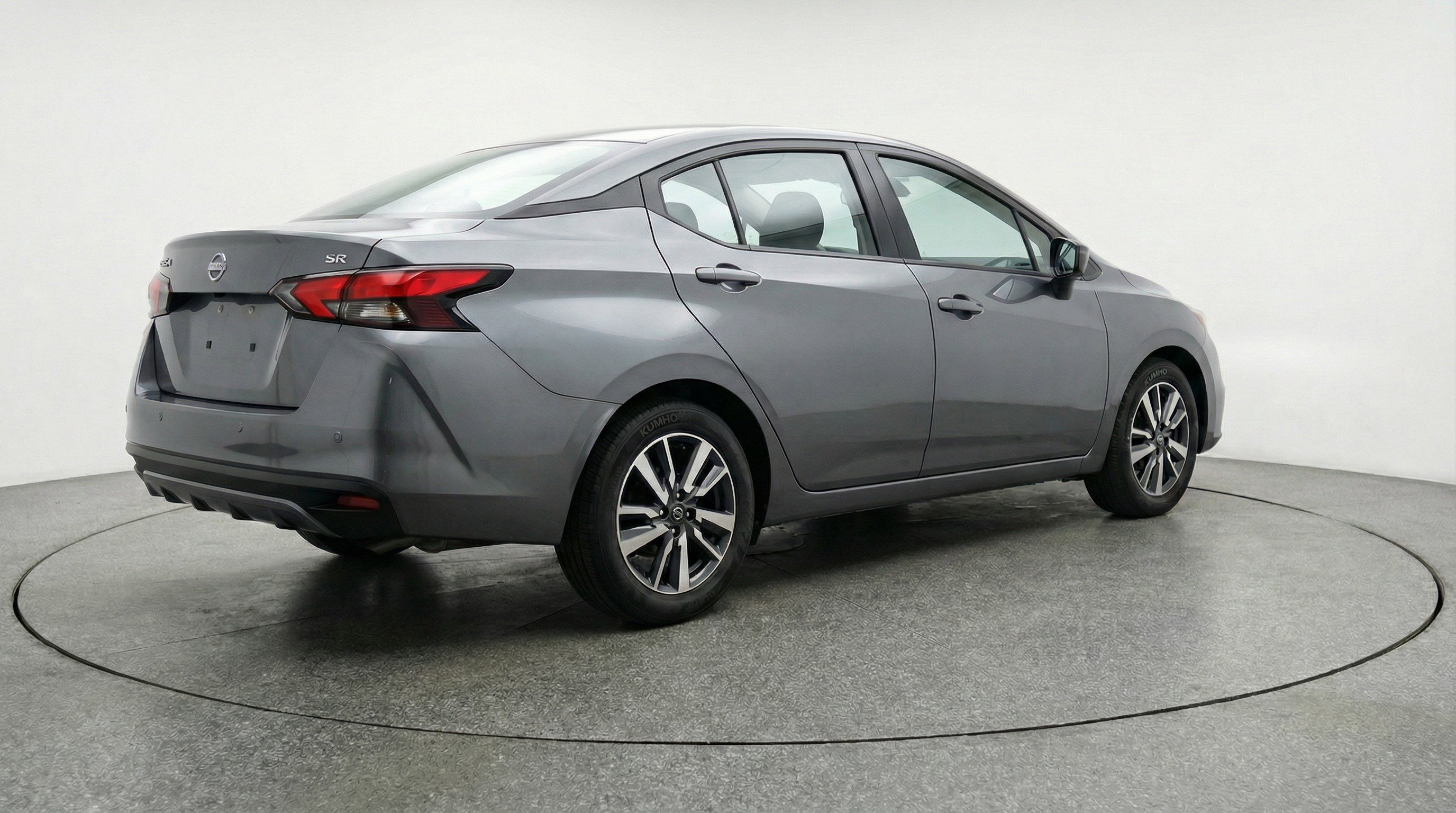 Used 2025 Nissan Versa SV image 9