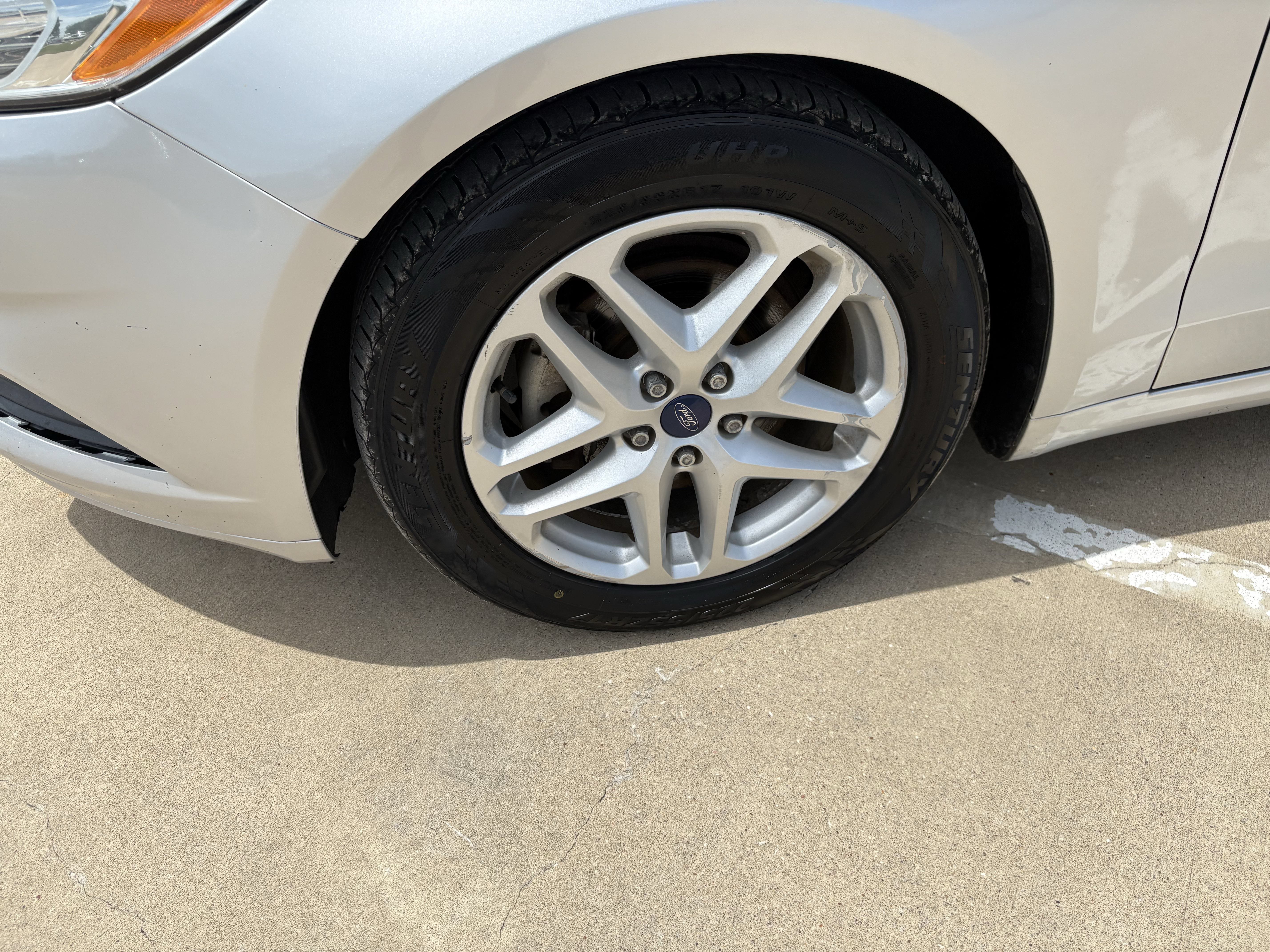 Used 2015 Ford Fusion SE FWD image 9