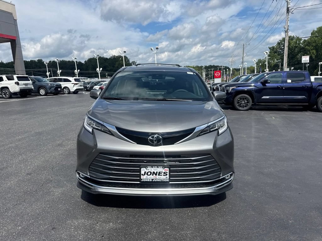 New 2026 Toyota Sienna Limited FWD image 3