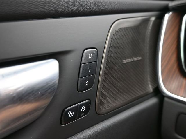 Used 2023 Volvo XC60 B5 Ultimate image 29