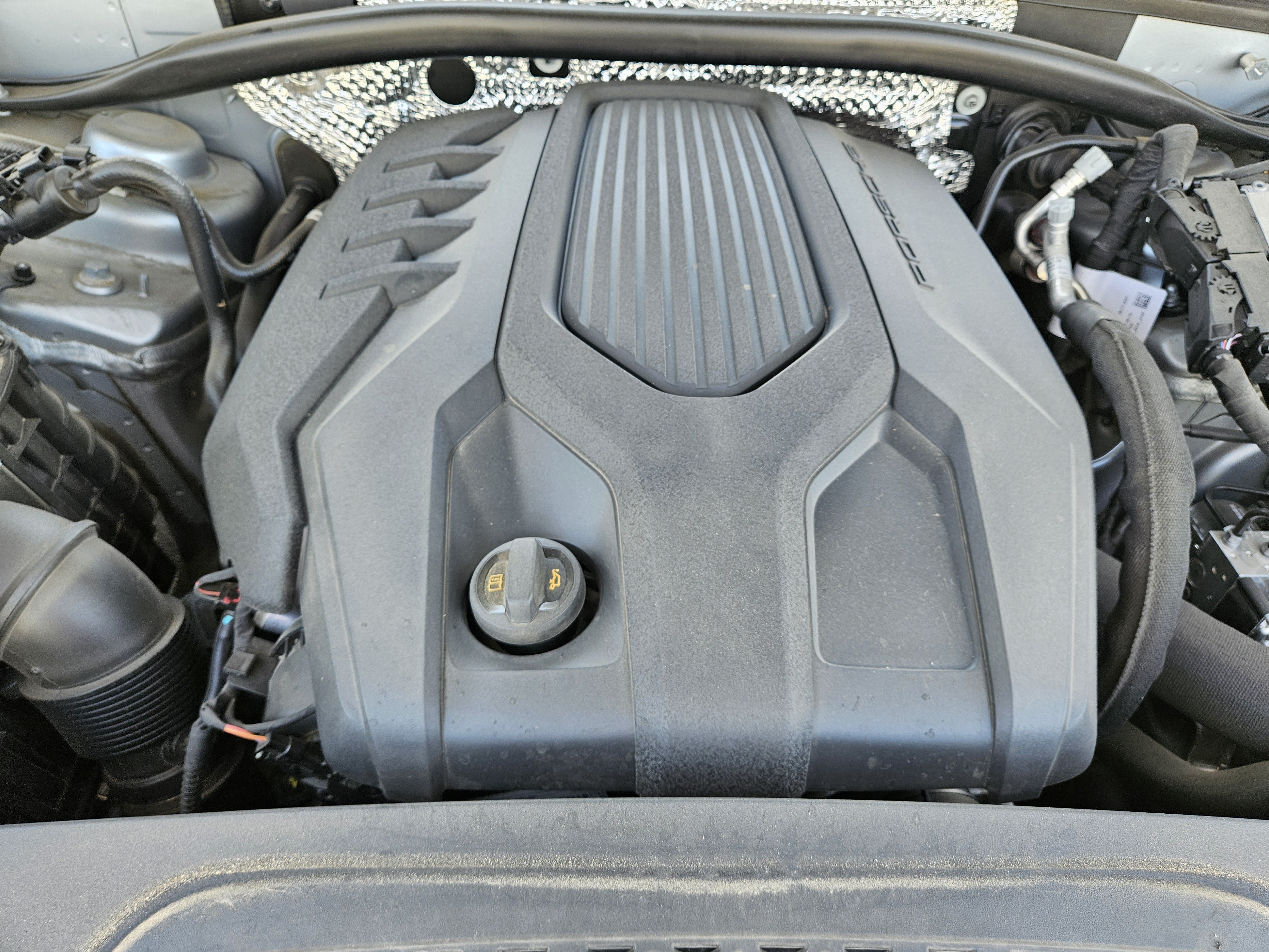 Certified 2023 Porsche Macan AWD/4WD image 30
