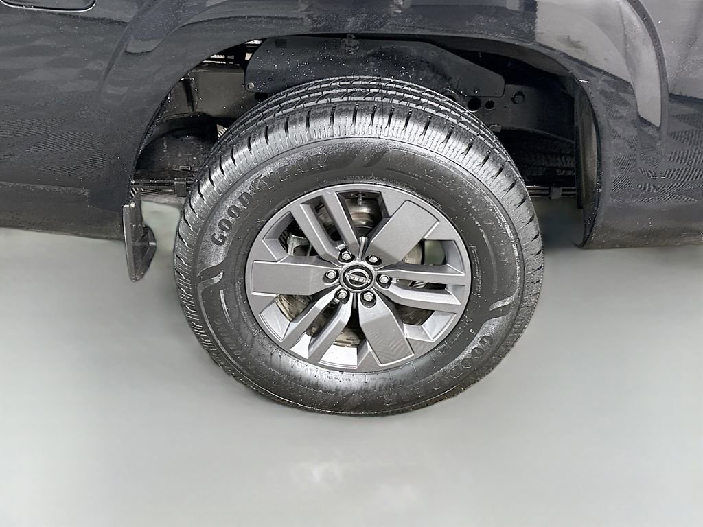 Certified 2025 Nissan Frontier SV RWD image 32