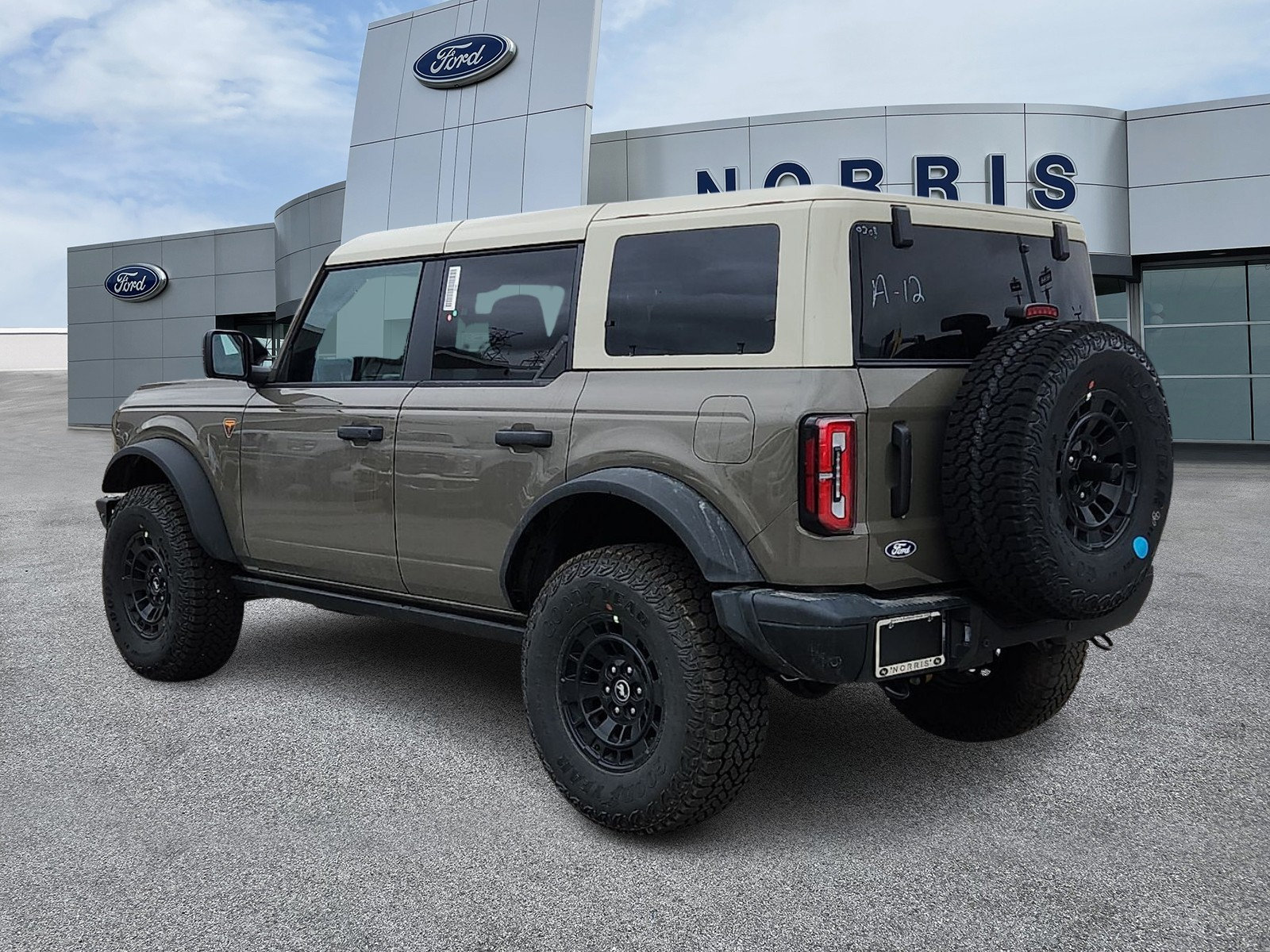 New 2026 Ford Bronco Badlands AWD/4WD image 3