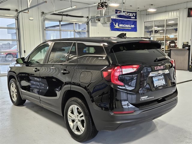 Used 2024 GMC Terrain SLE image 5