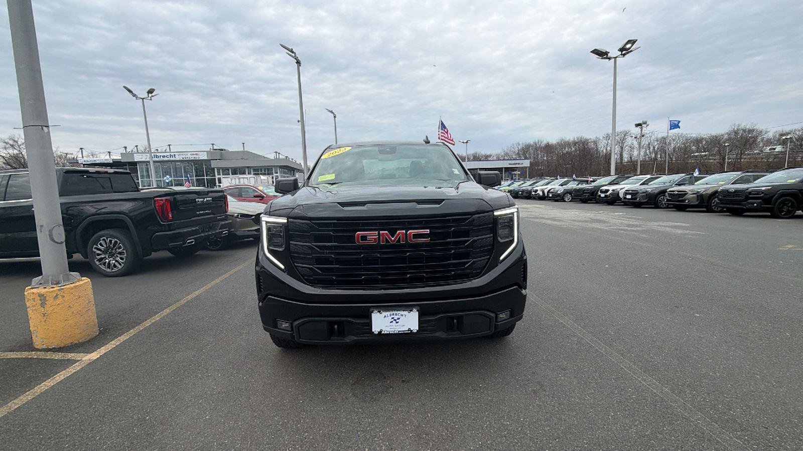 Used 2023 GMC Sierra 1500 Elevation image 2